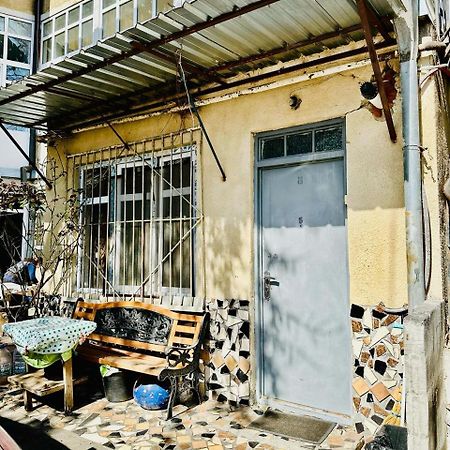 Historical Apartment In City Center Tiflis Exterior foto