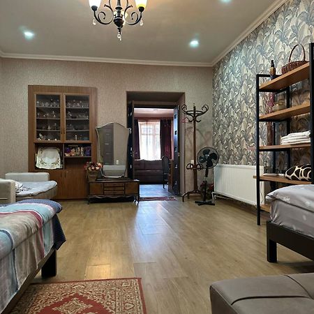 Historical Apartment In City Center Tiflis Exterior foto