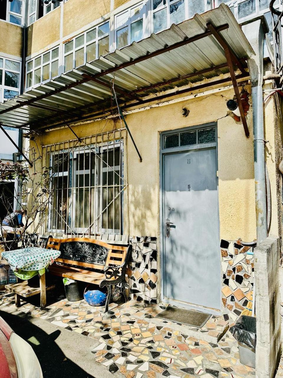Historical Apartment In City Center Tiflis Exterior foto
